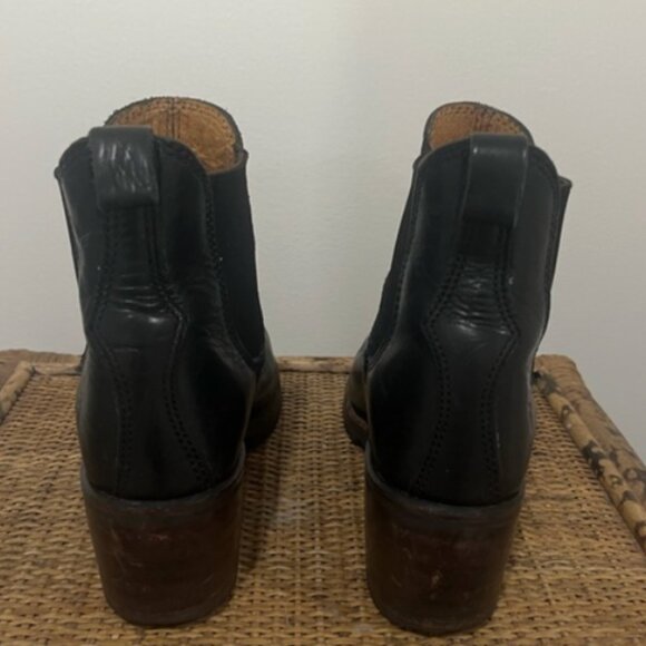 Vintage Frye Sabrina Black Leather Chelsea Ankle Boots - Picture 2 of 10